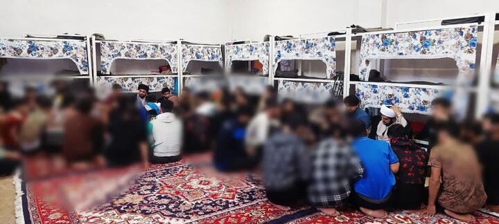 تصاویر/اعزام مبلغین حوزه علمیه خوزستان به زندان مرکزی اهواز با هدف فعالیت‌های فرهنگی و ارشادی