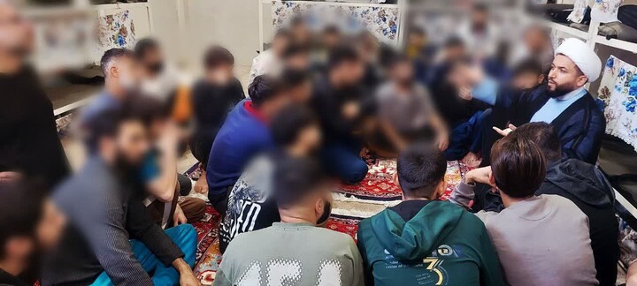 تصاویر/اعزام مبلغین حوزه علمیه خوزستان به زندان مرکزی اهواز با هدف فعالیت‌های فرهنگی و ارشادی