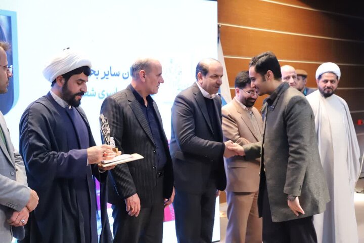 تصاویر/برگزاری اختتامیه پنجمین جشنواره ملی «شعر انتظار» در استان مرکزی