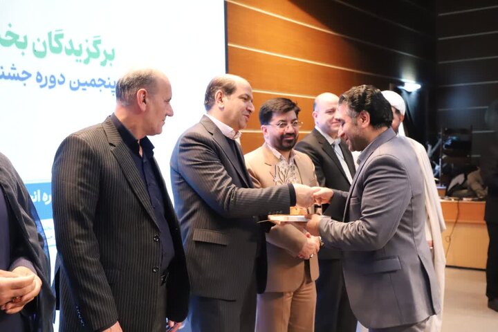 تصاویر/برگزاری اختتامیه پنجمین جشنواره ملی «شعر انتظار» در استان مرکزی