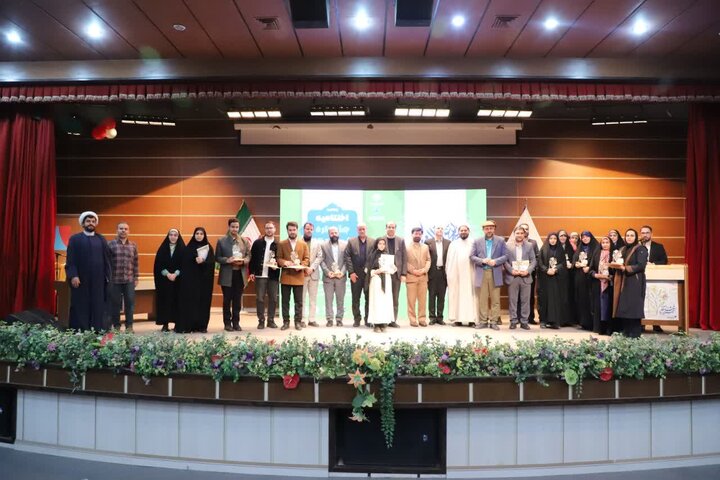 تصاویر/برگزاری اختتامیه پنجمین جشنواره ملی «شعر انتظار» در استان مرکزی