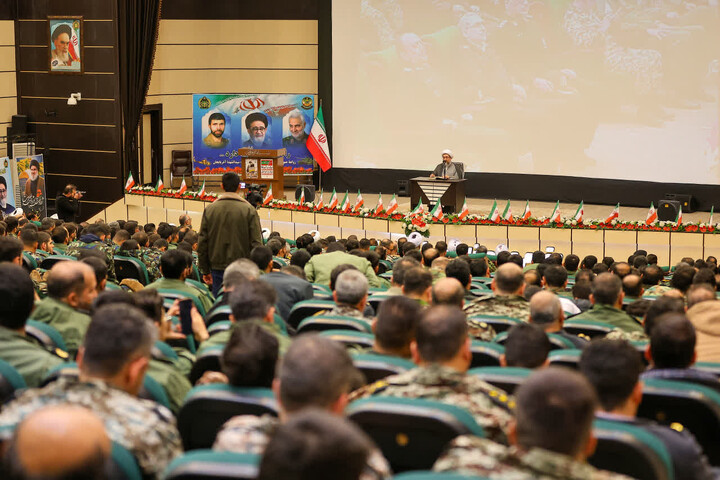 تصاویر / مراسم تجدید بیعت نیروهای مسلح مستقر در استان با آرمان‌های انقلاب اسلامی