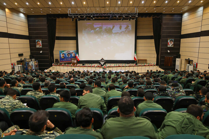 تصاویر / مراسم تجدید بیعت نیروهای مسلح مستقر در استان با آرمان‌های انقلاب اسلامی