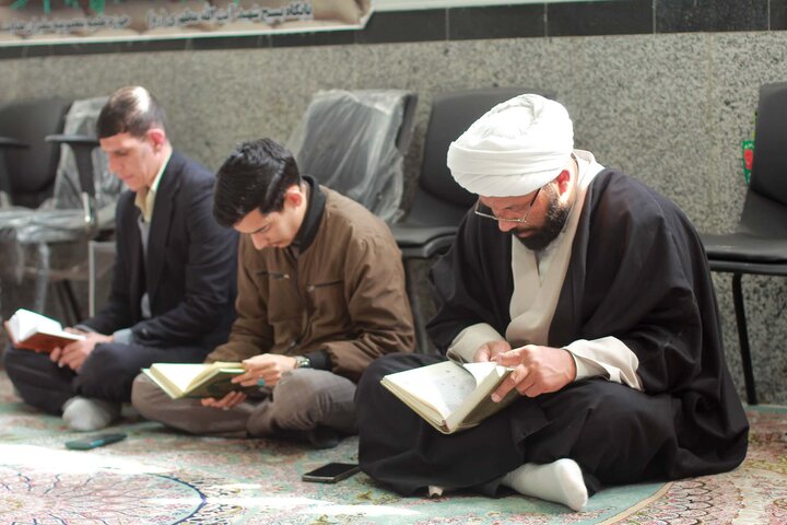 تصاویر| مراسم ختم قرآن به مناسبت روز برات در مدرسه علمیه سفیران هدایت بیرجند