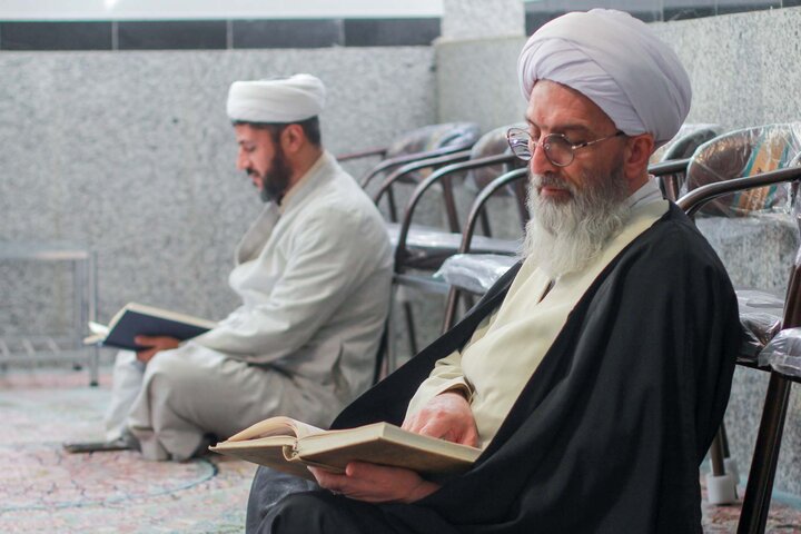 تصاویر| مراسم ختم قرآن به مناسبت روز برات در مدرسه علمیه سفیران هدایت بیرجند