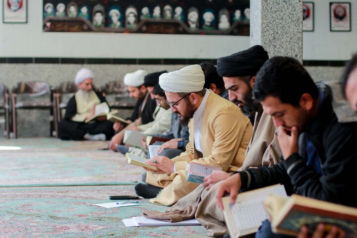 تصاویر| مراسم ختم قرآن به مناسبت روز برات در مدرسه علمیه سفیران هدایت بیرجند