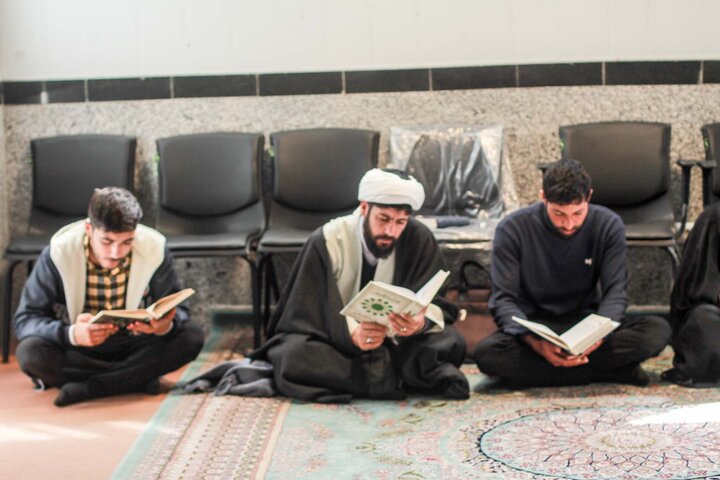 تصاویر| مراسم ختم قرآن به مناسبت روز برات در مدرسه علمیه سفیران هدایت بیرجند