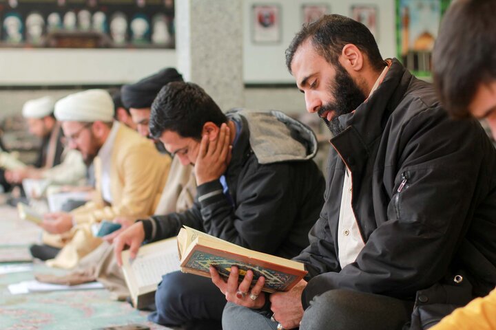 تصاویر| مراسم ختم قرآن به مناسبت روز برات در مدرسه علمیه سفیران هدایت بیرجند
