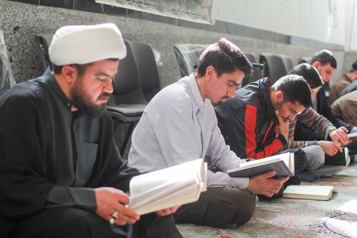 تصاویر| مراسم ختم قرآن به مناسبت روز برات در مدرسه علمیه سفیران هدایت بیرجند