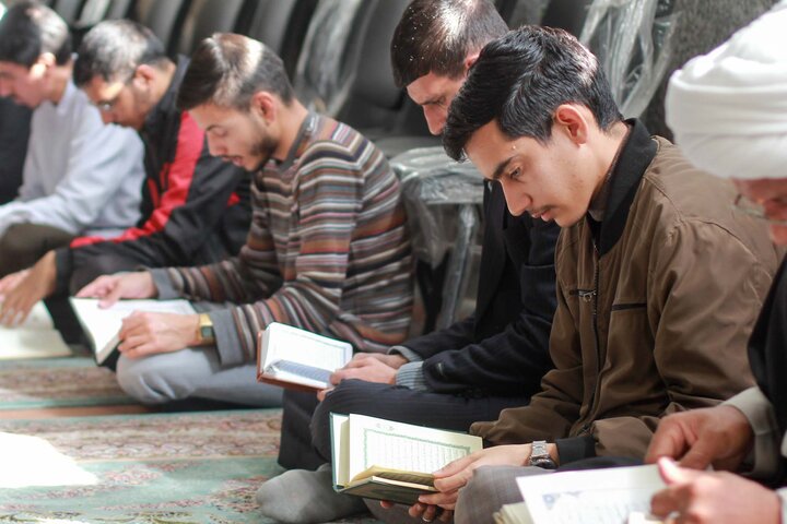 تصاویر| مراسم ختم قرآن به مناسبت روز برات در مدرسه علمیه سفیران هدایت بیرجند