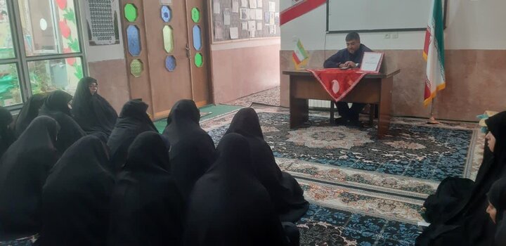 تصاویر/ سلسله نشست های سیاسی بصیرتی در مدرسه علمیه الزهرا ماهان