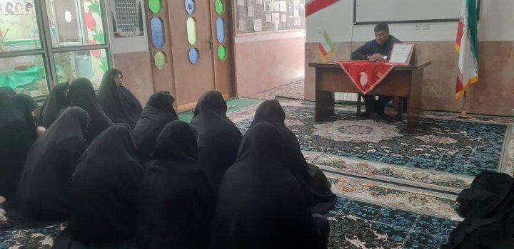 تصاویر/ سلسله نشست های سیاسی بصیرتی در مدرسه علمیه الزهرا ماهان