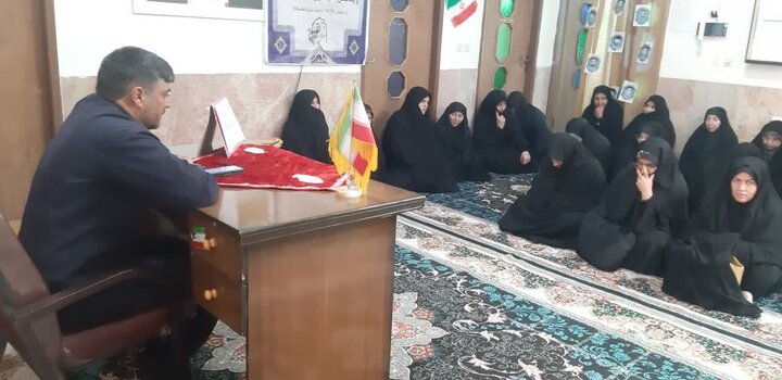 تصاویر/ سلسله نشست های سیاسی بصیرتی در مدرسه علمیه الزهرا ماهان