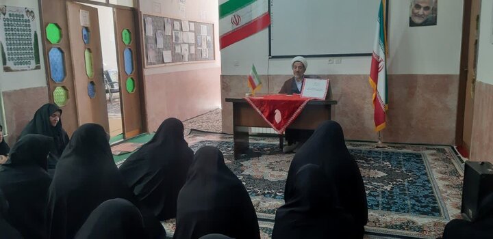 تصاویر/ سلسله نشست های سیاسی بصیرتی در مدرسه علمیه الزهرا ماهان