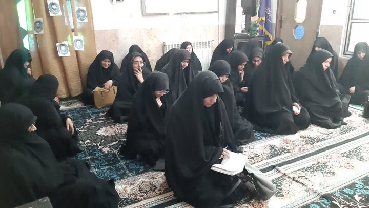 تصاویر/ سلسله نشست های سیاسی بصیرتی در مدرسه علمیه الزهرا ماهان