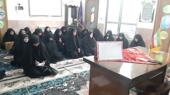 تصاویر/ سلسله نشست های سیاسی بصیرتی در مدرسه علمیه الزهرا ماهان