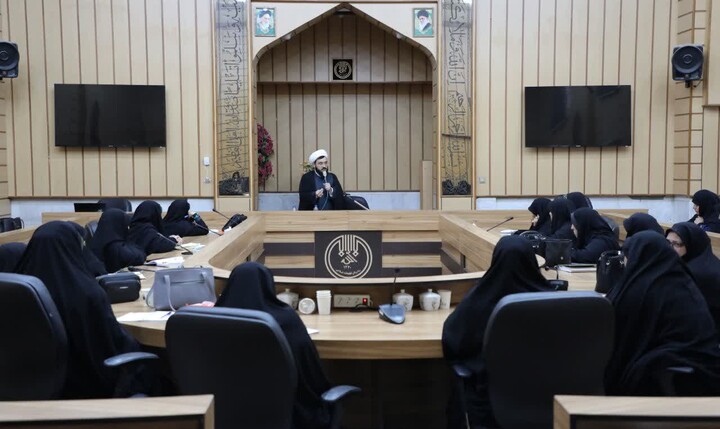 تصاویر/ اولین روز دوره تخصصی حجاب و عفاف همراه با پاسخ به شبهات پیرامون حجاب ویژه مبلغات امین برگزار شد