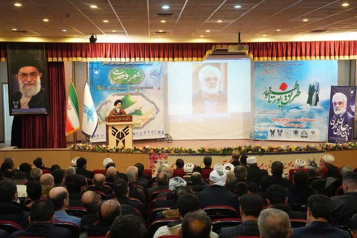 تصاویر/ آیین اختتامیه جشنواره بین‌المللی شعر وحدت در ارومیه