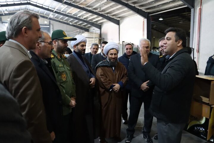 تصاویر/ بازدید امام جمعه شهرستان خوی  از چندین واحد تولیدی شهرک صنعتی
