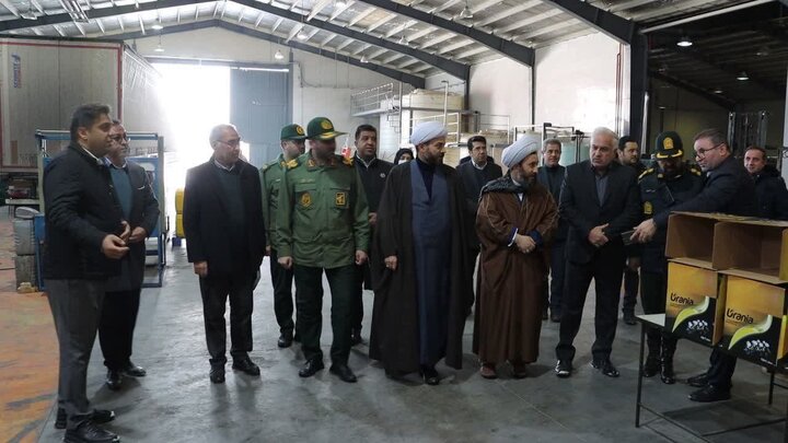 تصاویر/ بازدید امام جمعه شهرستان خوی  از چندین واحد تولیدی شهرک صنعتی