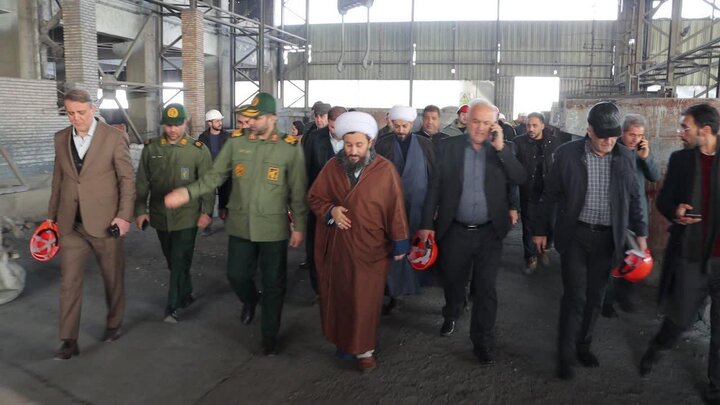 تصاویر/ بازدید امام جمعه شهرستان خوی  از چندین واحد تولیدی شهرک صنعتی