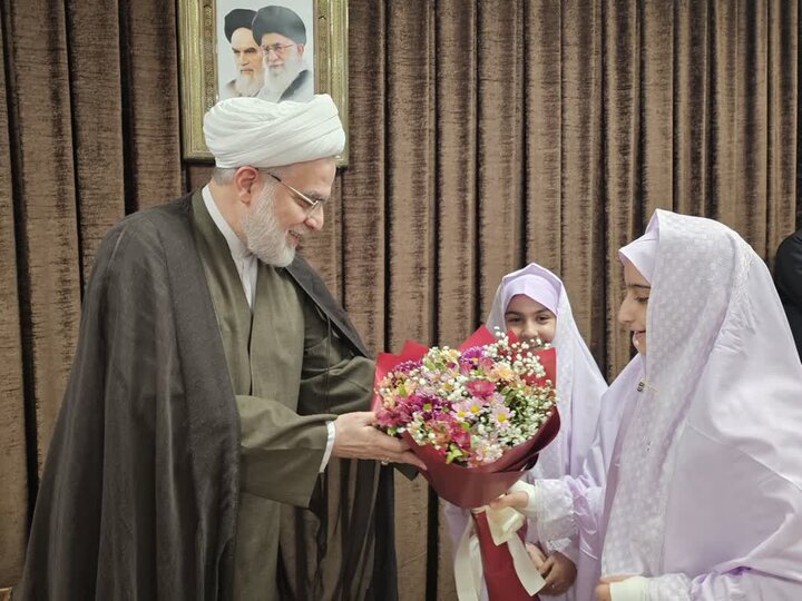 تصاویر/ جشن تکلیف فرزندان کارکنان جمعیت هلال احمر کردستان در دفتر حجت الاسلام والمسلمین پورذهبی