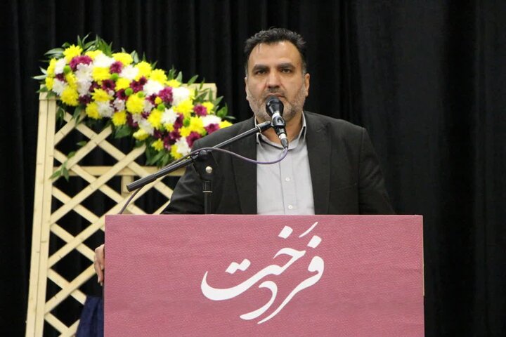 تصاویر/افتتاح نمایشگاه جشنواره ملی فرهنگی هنری فردخت با حضور نماینده ولی فقیه درکاشان
