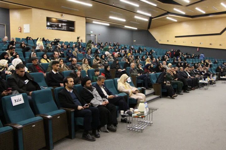 تصاویر/افتتاح نمایشگاه جشنواره ملی فرهنگی هنری فردخت با حضور نماینده ولی فقیه درکاشان