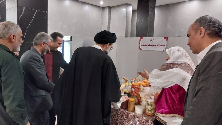 تصاویر/افتتاح نمایشگاه جشنواره ملی فرهنگی هنری فردخت با حضور نماینده ولی فقیه درکاشان