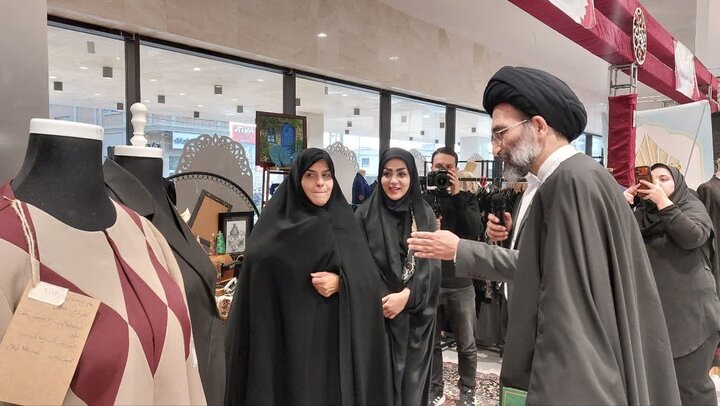 تصاویر/افتتاح نمایشگاه جشنواره ملی فرهنگی هنری فردخت با حضور نماینده ولی فقیه درکاشان