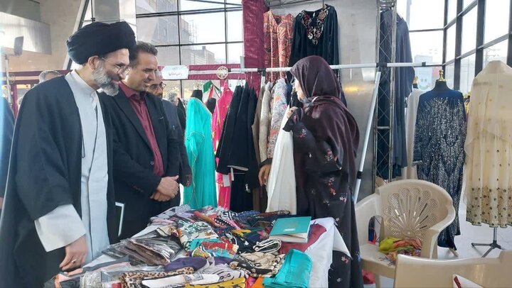 تصاویر/افتتاح نمایشگاه جشنواره ملی فرهنگی هنری فردخت با حضور نماینده ولی فقیه درکاشان