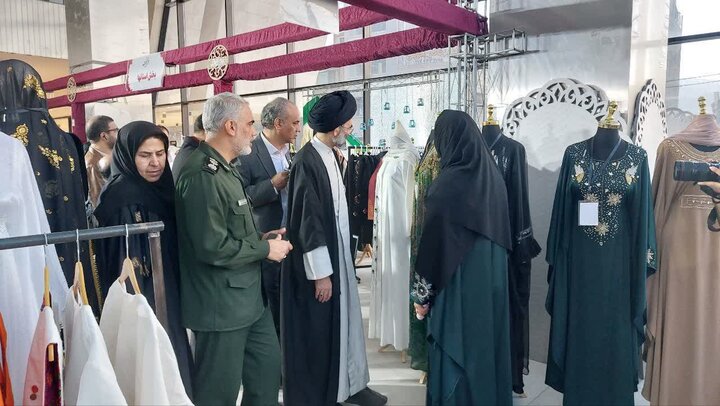 تصاویر/افتتاح نمایشگاه جشنواره ملی فرهنگی هنری فردخت با حضور نماینده ولی فقیه درکاشان