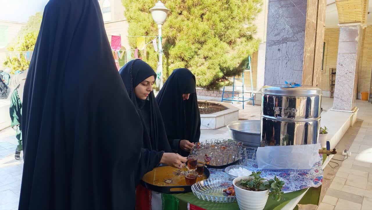 تصاویر/ نواختن زنگ انقلاب در مدرسه علمیه حضرت زینب(س) کرمان