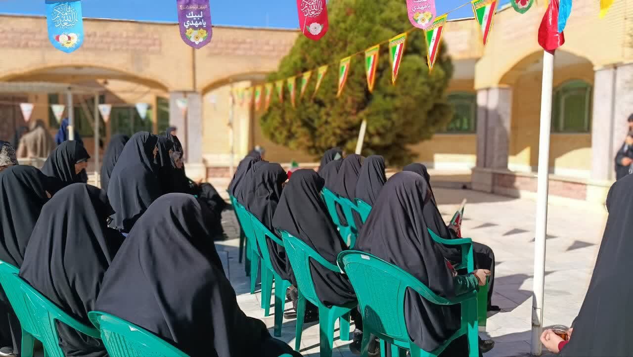 تصاویر/ نواختن زنگ انقلاب در مدرسه علمیه حضرت زینب(س) کرمان