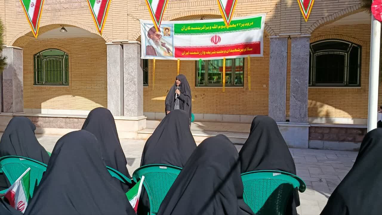 تصاویر/ نواختن زنگ انقلاب در مدرسه علمیه حضرت زینب(س) کرمان