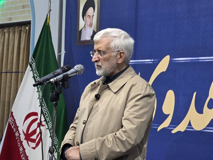 لزوم حفظ بصیرت و مقاومت در جامعه