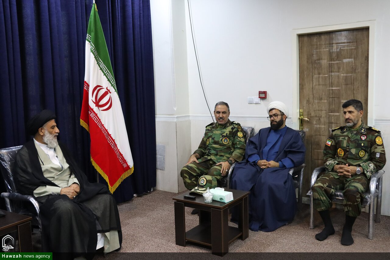 پیوند بین امت و رهبری، رمز موفقیت در تنگناهای مختلف است