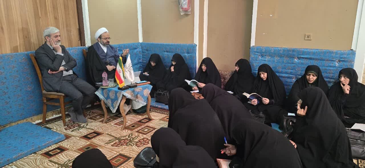 نشست تحلیل تمدنی قرآن در میبد برگزار شد+ عکس