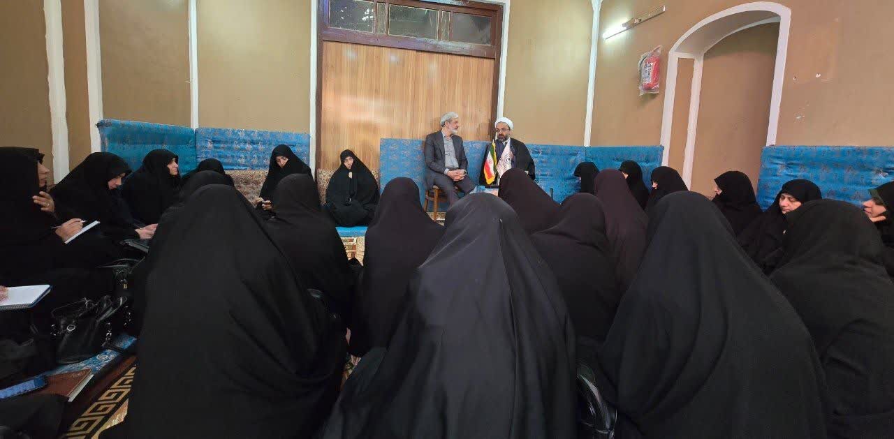 نشست تحلیل تمدنی قرآن در میبد برگزار شد+ عکس