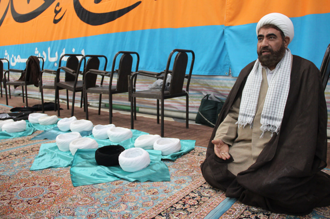 عمامه و لباس روحانیت نشانه سربازی امام زمان(عج) است