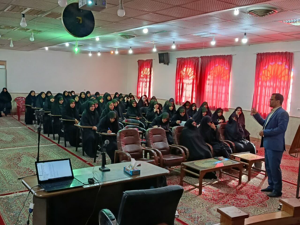 تأکید رئیس اداره تعاملات پژوهشی حوزه علمیه خواهران بر توانمندسازی طلاب در فضای مجازی