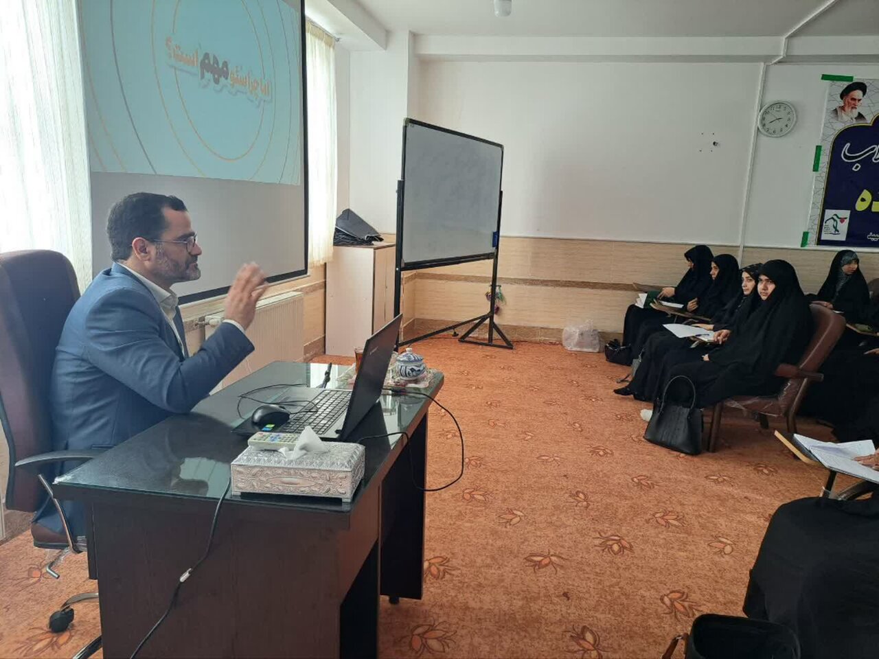 تأکید رئیس اداره تعاملات پژوهشی حوزه علمیه خواهران بر توانمندسازی طلاب در فضای مجازی