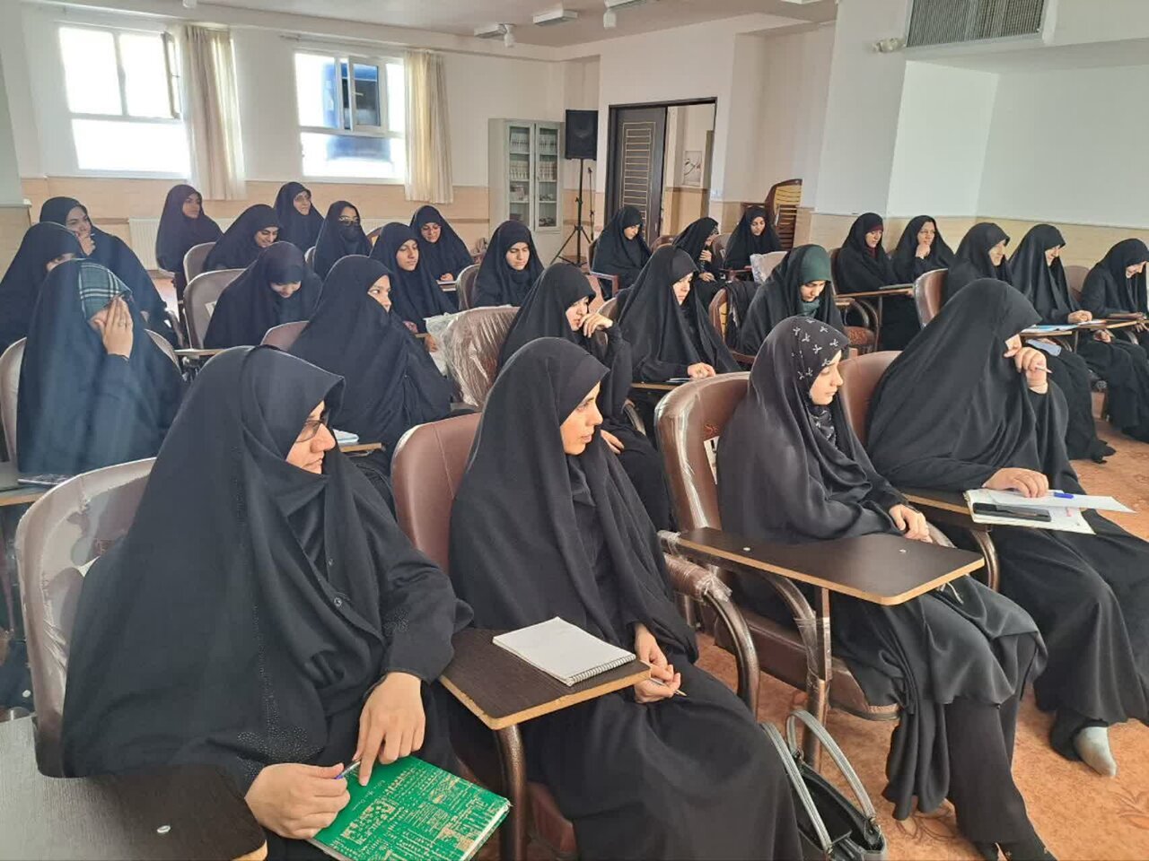 تأکید رئیس اداره تعاملات پژوهشی حوزه علمیه خواهران بر توانمندسازی طلاب در فضای مجازی