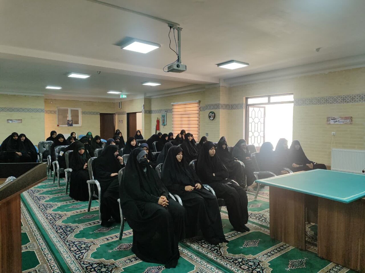 نشست بصیرتی «شناخت اهداف انقلاب اسلامی» در مدرسه علمیه ریحانه‌النبی اراک برگزار شد