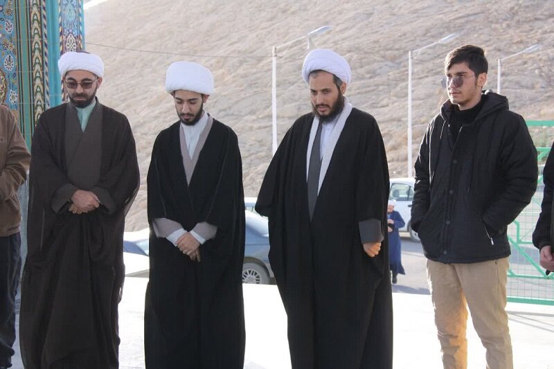 تجدید میثاق طلاب هرسین با آرمانهای امام راحل و شهدا در دهه فجر+تصاویر