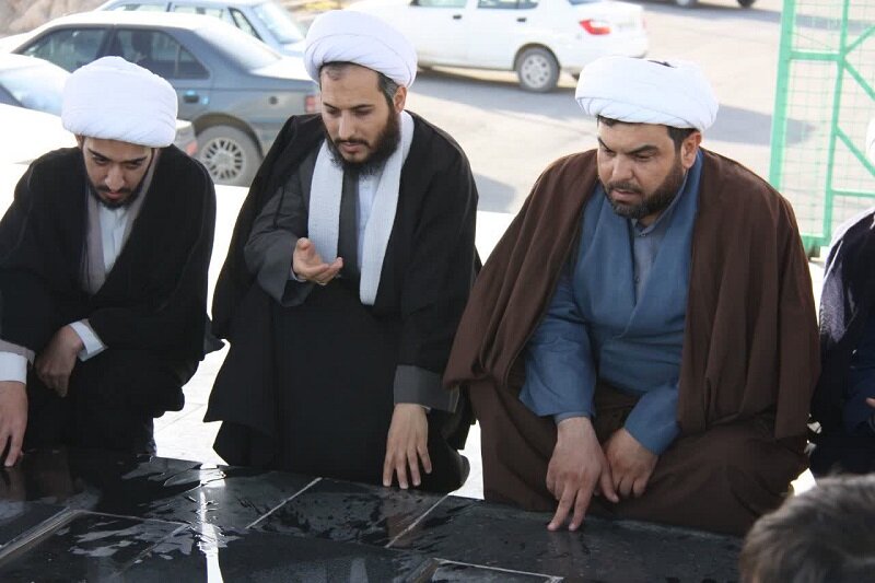 تجدید میثاق طلاب هرسین با آرمان‌های امام راحل و شهدا در دهه فجر+تصاویر