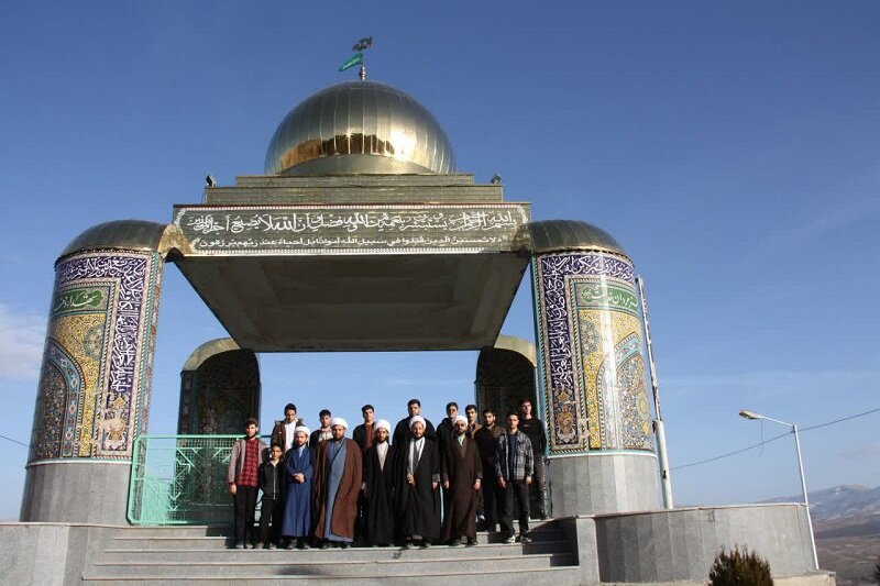 تجدید میثاق طلاب هرسین با آرمانهای امام راحل و شهدا در دهه فجر+تصاویر