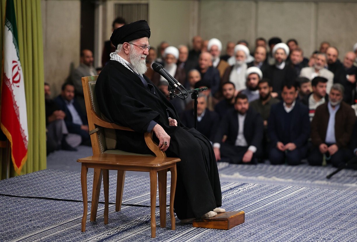 फ़ोटो/ इस्लामिक क्रांति की वर्षगाठ के अवसर पर क्रांति के लीडर से जनता के अलग-अलग वर्गो के लोगो की मुलाक़ात