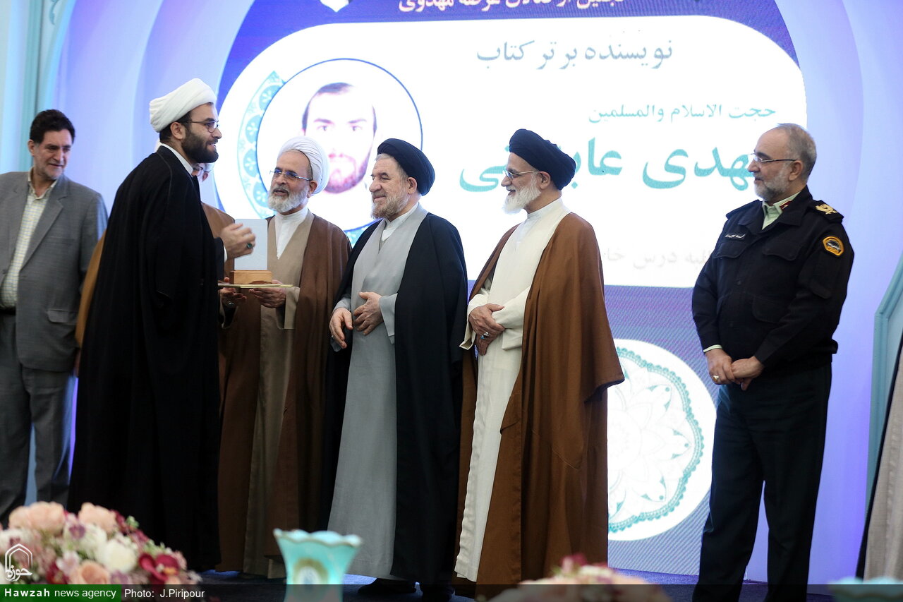 इमाम (अ) का इंतज़ार बिना विरोध के अधूरा है: आयतुल्लाह आराफ़ी