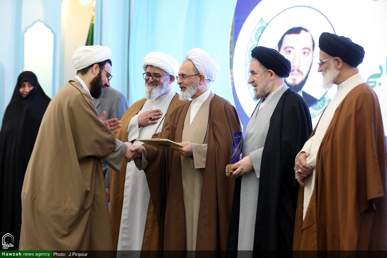 इमाम (अ) का इंतज़ार बिना विरोध के अधूरा है: आयतुल्लाह आराफ़ी